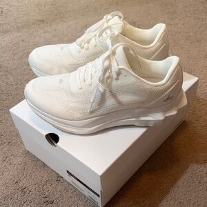 BRAND NEW Alo Runner